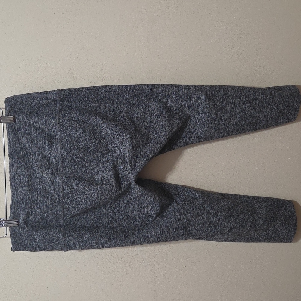 Beyond Yoga Heather Grey High Waisted Cropped Capri Leggings Size 1X - Picture 2 of 12